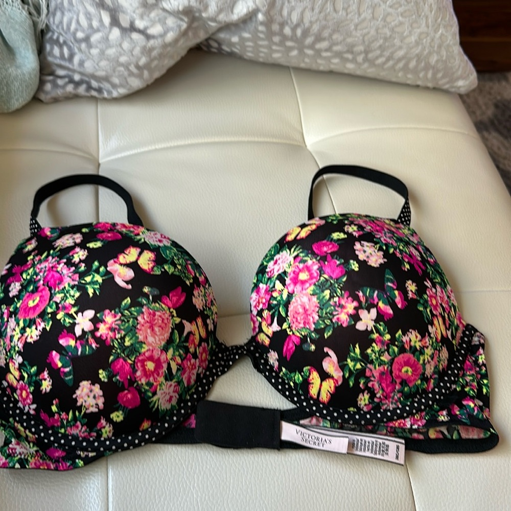 Victoria's Secret Black Floral Push-Up Bra